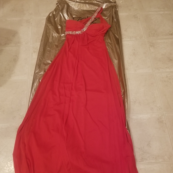 Formal Open Back Dress w/Sequined Shoulder Strap - Picture 12 of 12